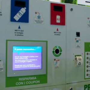 Roccella Jonica promuove il riciclo incentivante grazie all’installazione di un nuovo eco compattatore
