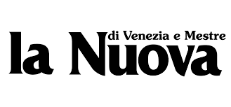 Installato eco compattatore per le bottiglie in plastica