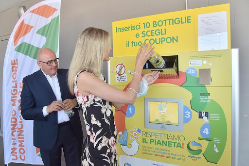 Ecocompattatori Gratuiti per Comuni: riciclo incentivante e premi agli utenti